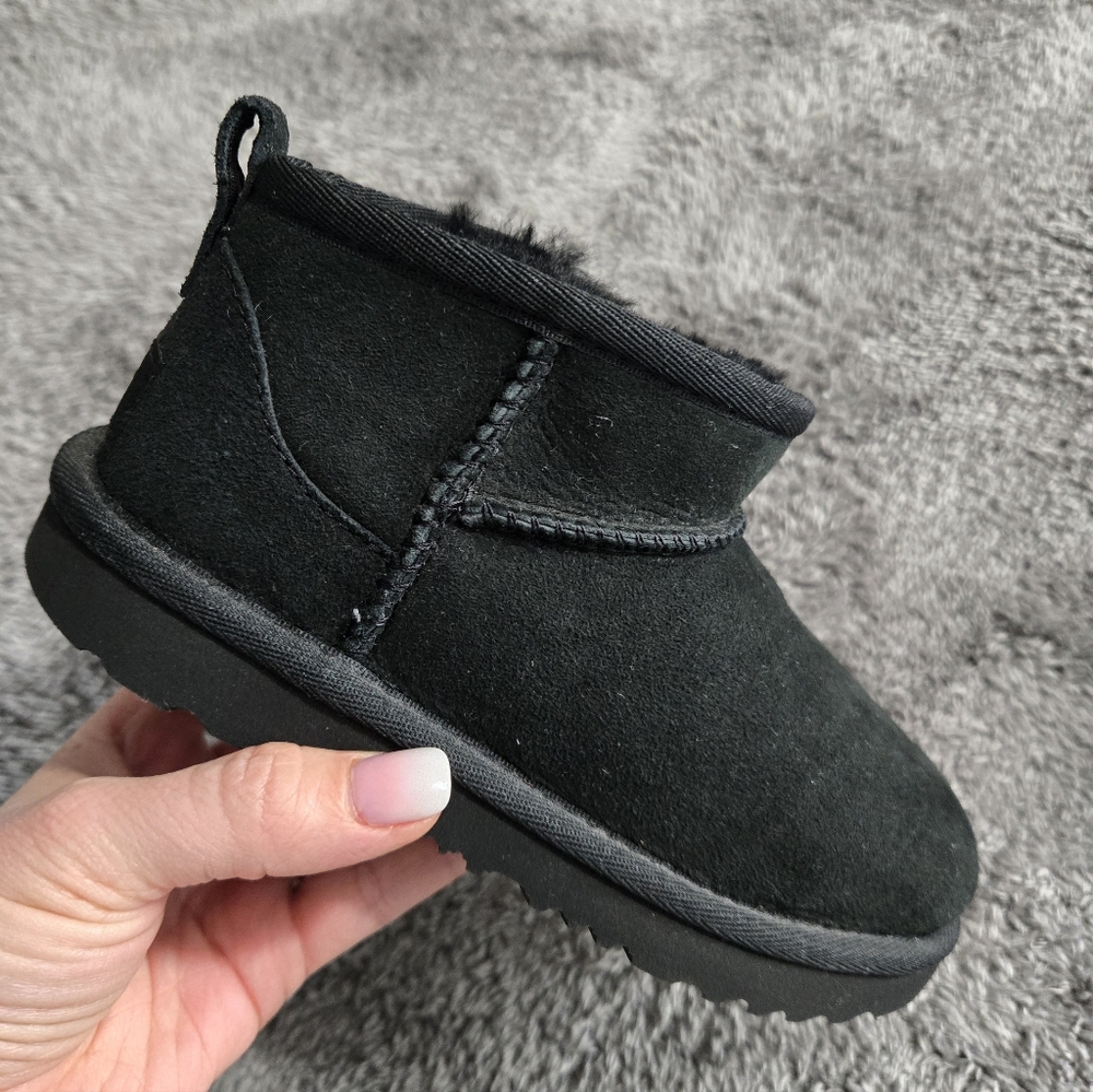 New UGG Kid's Classic Ultra Mini Bootie Little Kids Size 12 W/side Zipper - Picture 3 of 10